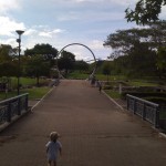 大滑り台と遊具付き公園