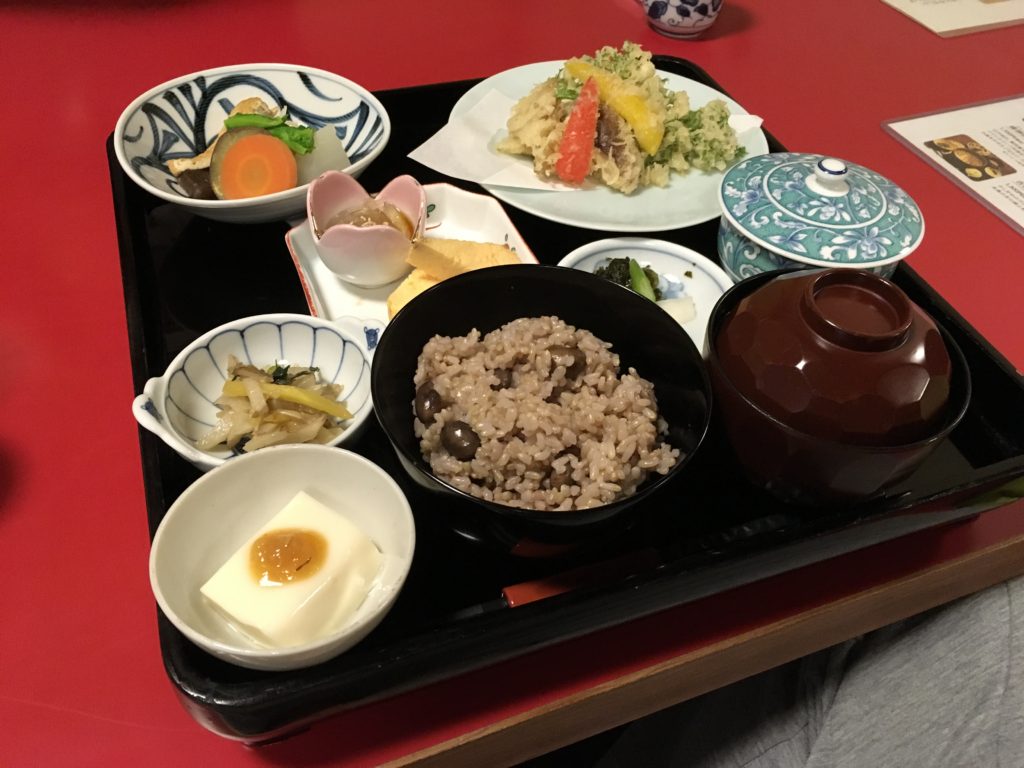 黒豆と玄米の体にやさしいランチ