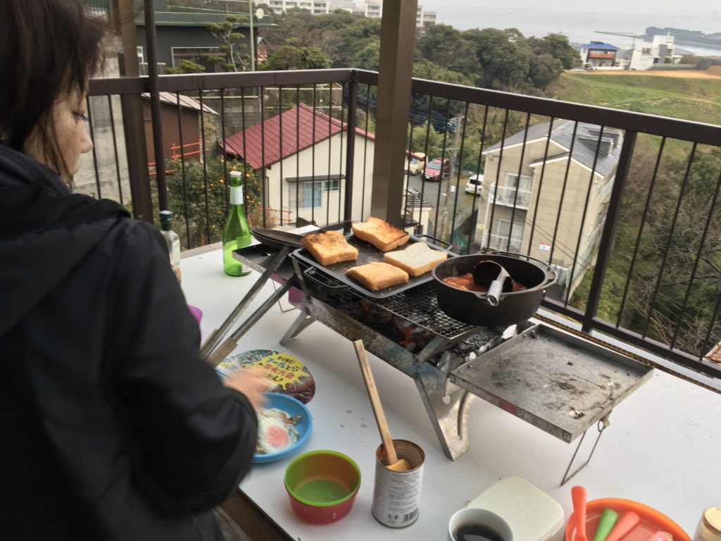 ベランダ朝ごはん